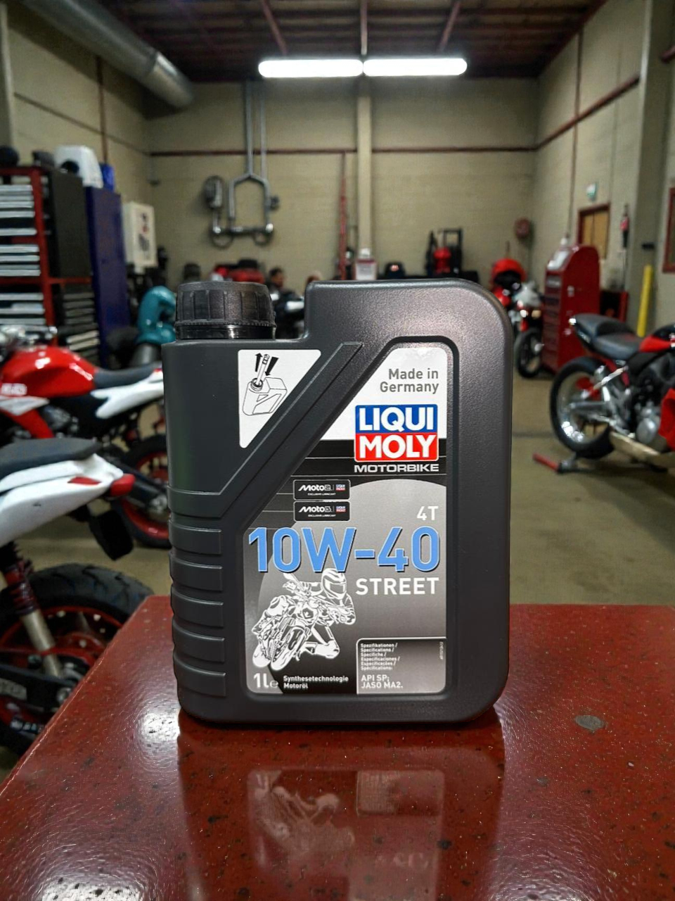 Cambio de aceite Liqui Moly 10W-40 Street con filtro nuevo - el error de usar aceite nuevo con filtro viejo que arruina el motor